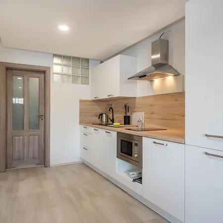 Apartman Kokorin Apartments