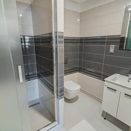 Kokorin Apartments Apartman