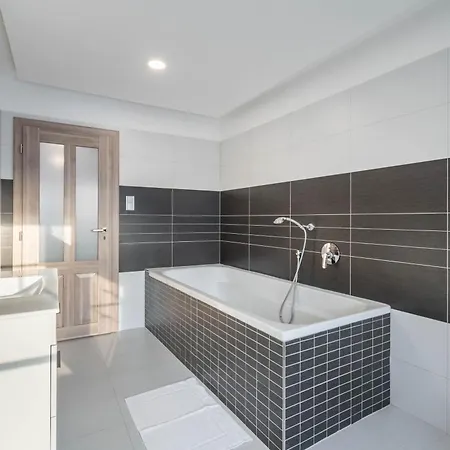 Kokorin Apartments Apartman *
